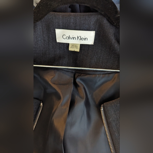 Calvin Klein jacket, size 6, gently used - Picture 2 of 3